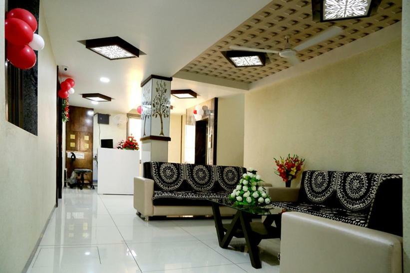 Hotel Shahi Darbar Navsari Kültér fotó