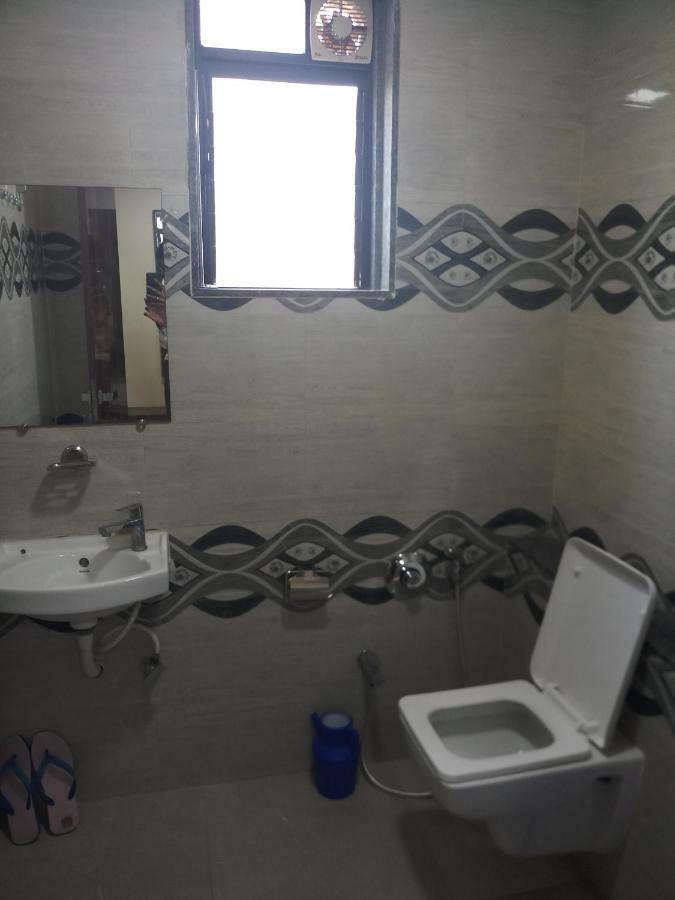 Hotel Shahi Darbar Navsari Kültér fotó