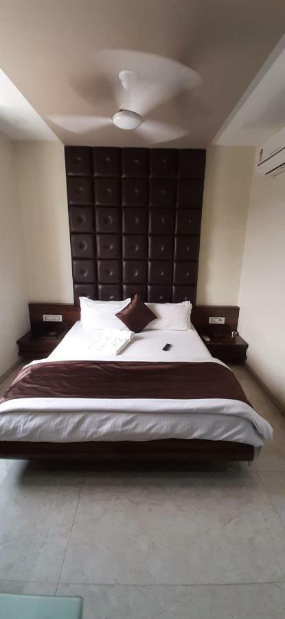 Hotel Shahi Darbar Navsari Kültér fotó