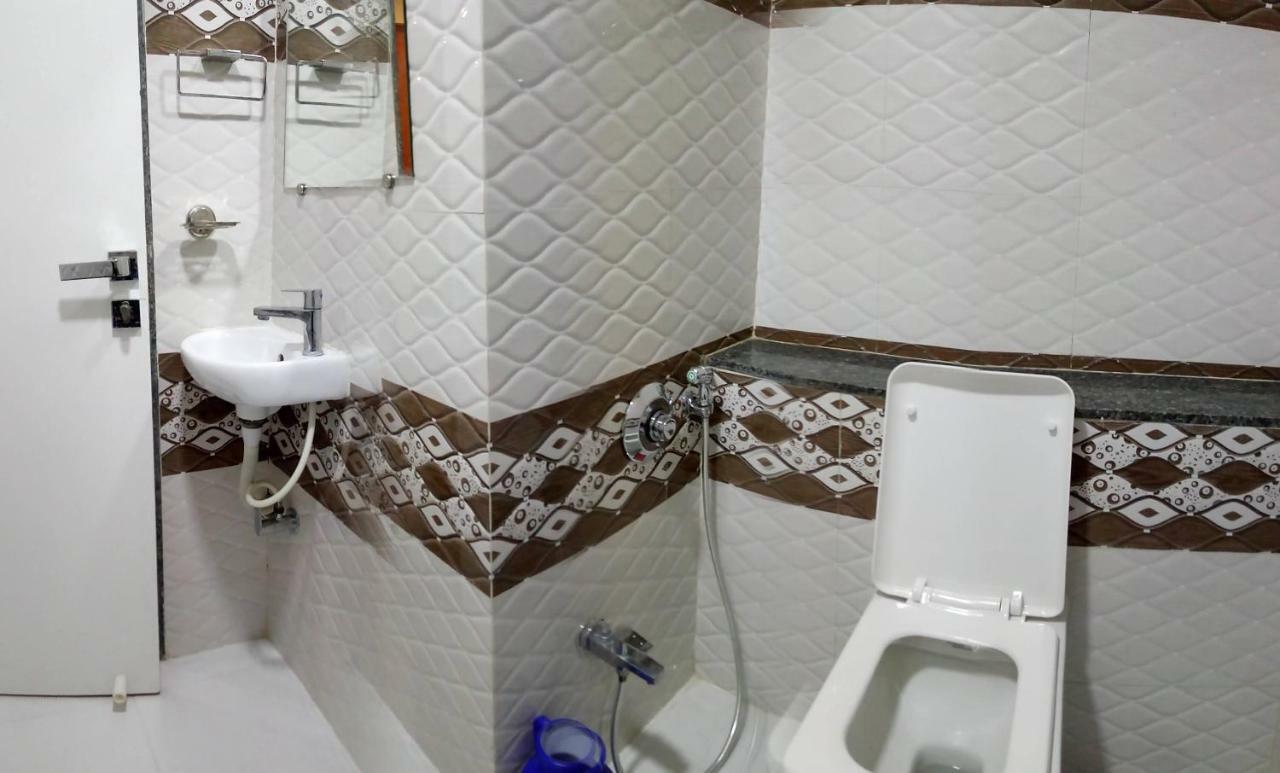 Hotel Shahi Darbar Navsari Kültér fotó